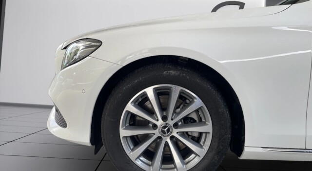MERCEDES-BENZ E 200 Avantgarde 4 Matic 9G-Tronic