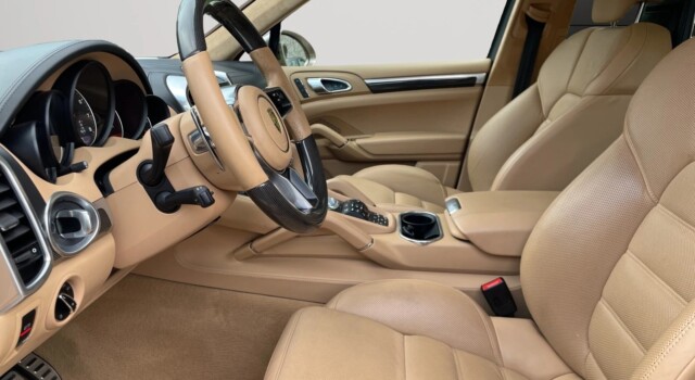 PORSCHE CAYENNE GTS