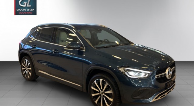 MERCEDES-BENZ GLA 180 Progressive 7G-D