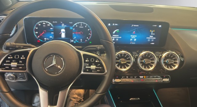 MERCEDES-BENZ GLA 200 Progressive