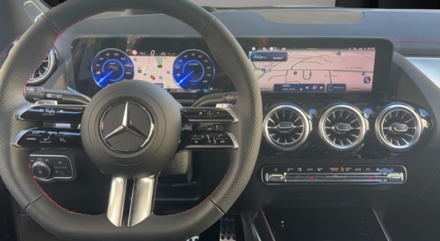 MERCEDES-BENZ EQA 300 4Matic Swiss Star AMG Line