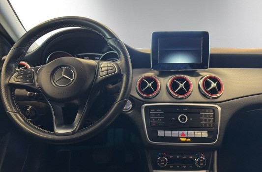 MERCEDES-BENZ GLA 200 Night Star