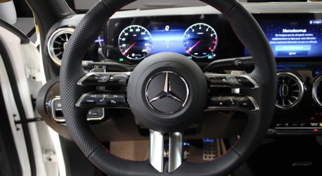 MERCEDES-BENZ A 180 Night Star 7G-DCT