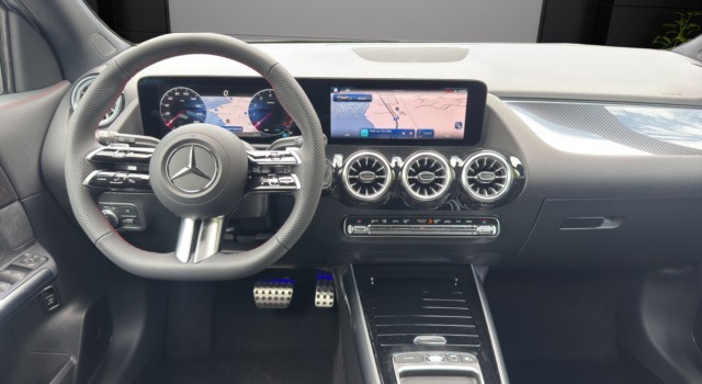 MERCEDES-BENZ GLA 200 Night Star 7G-DCT