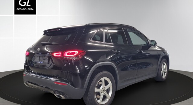 MERCEDES-BENZ GLA 200 Progressive 7G-DCT