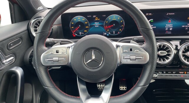 MERCEDES-BENZ A 250 AMG Line 4Matic