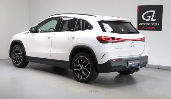 MERCEDES-BENZ EQA 250 AMG Line