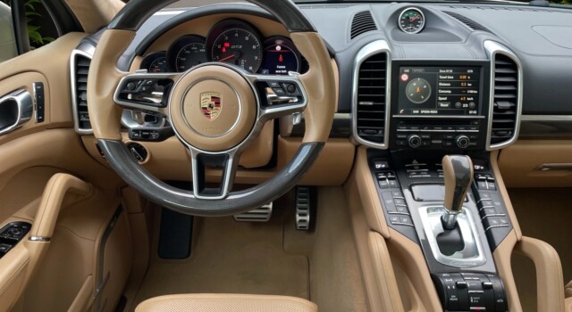 PORSCHE CAYENNE GTS