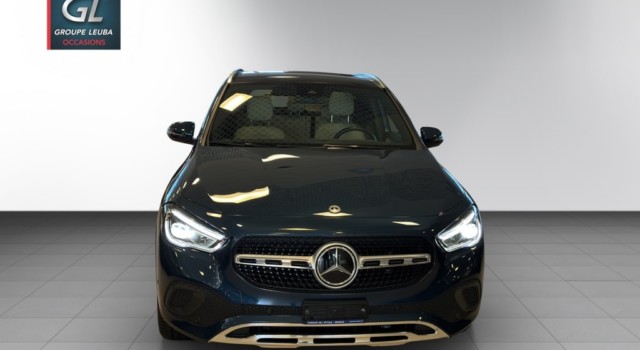 MERCEDES-BENZ GLA 180 Progressive 7G-D