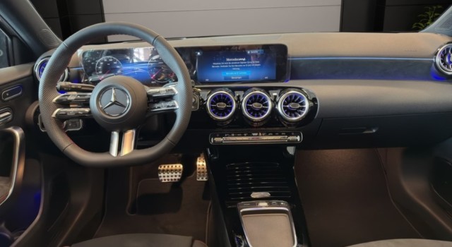 MERCEDES-BENZ A 200 Night Star 7G-DCT