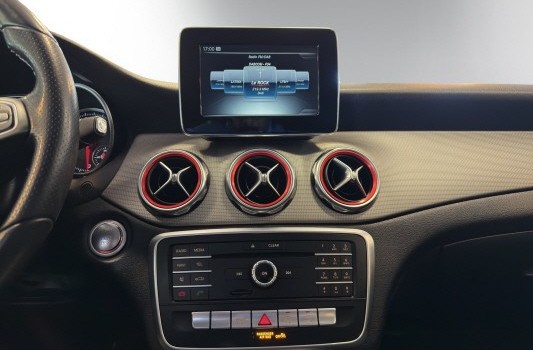 MERCEDES-BENZ GLA 200 Night Star