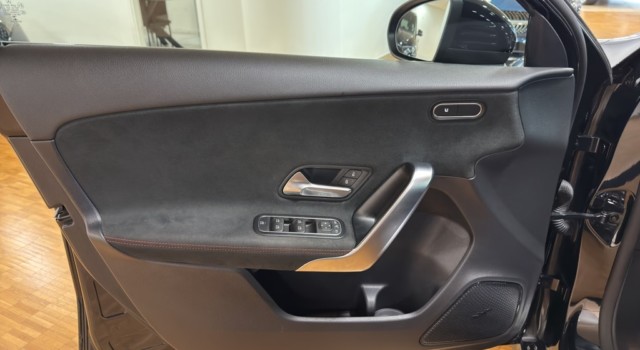 MERCEDES-BENZ A 180 Night Star 7G-DCT