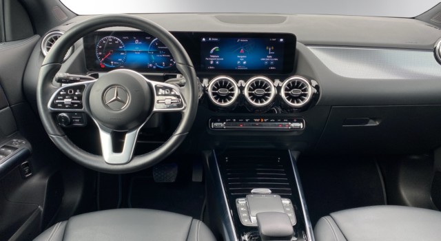 MERCEDES-BENZ GLA 200 Progressive