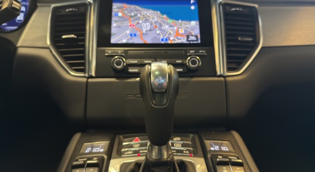 PORSCHE MACAN Turbo Performance