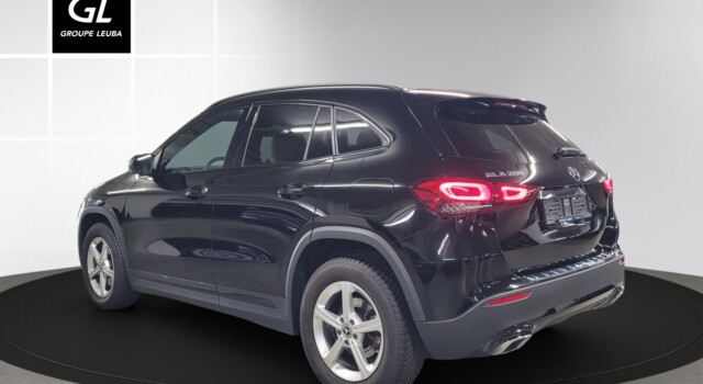 MERCEDES-BENZ GLA 200 Progressive 7G-DCT