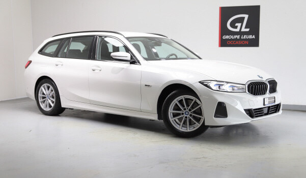 BMW 330 e x DriveTouring Steptronic