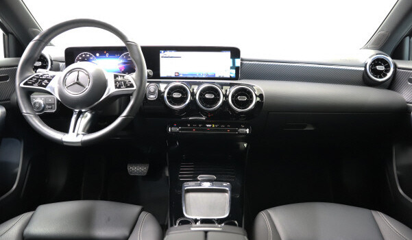 MERCEDES-BENZ A 180 7G-DCT