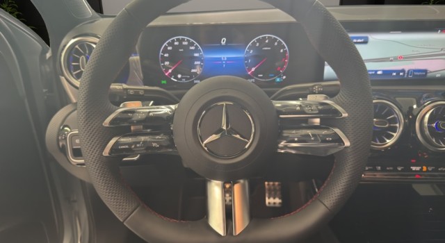 MERCEDES-BENZ A 200 Night Star 7G-DCT