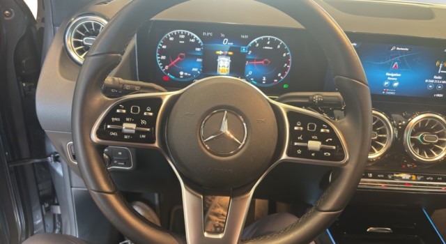 MERCEDES-BENZ GLA 200 Progressive