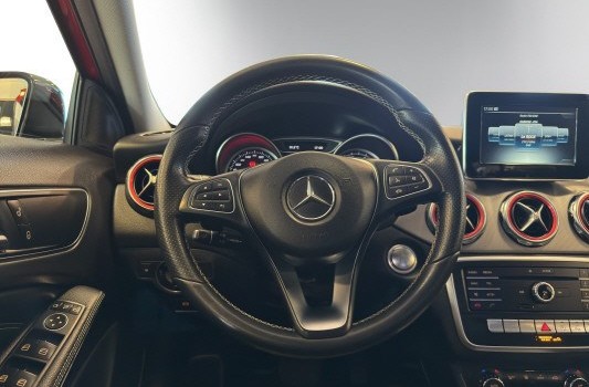 MERCEDES-BENZ GLA 200 Night Star