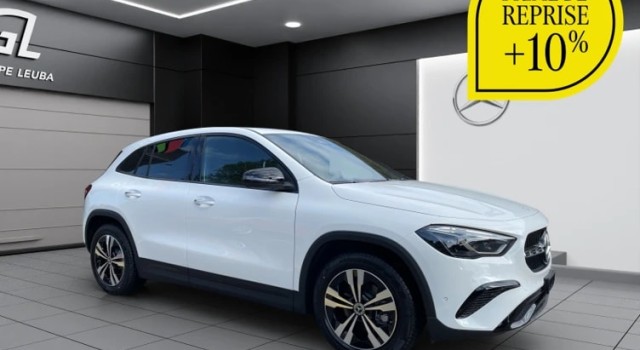 MERCEDES-BENZ GLA 200 Night Star 7G-DCT