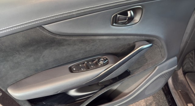 ASTON MARTIN DBX 4.0 V8 707