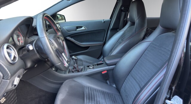 MERCEDES-BENZ A 180 AMG Line