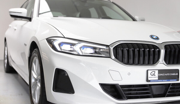 BMW 330 e x DriveTouring Steptronic