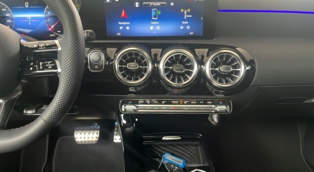 MERCEDES-BENZ A 250 e EQ Star 8G-DCT