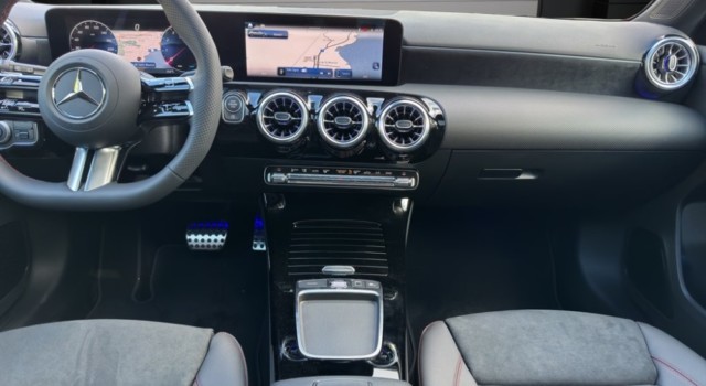 MERCEDES-BENZ A 180 Night Star 7G-DCT