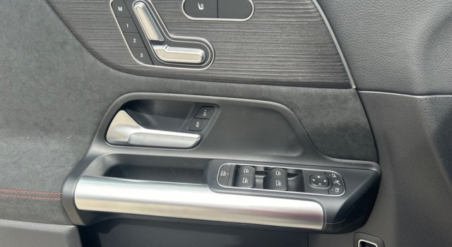 MERCEDES-BENZ EQA 350 66,5 kWh 4Matic Excellence