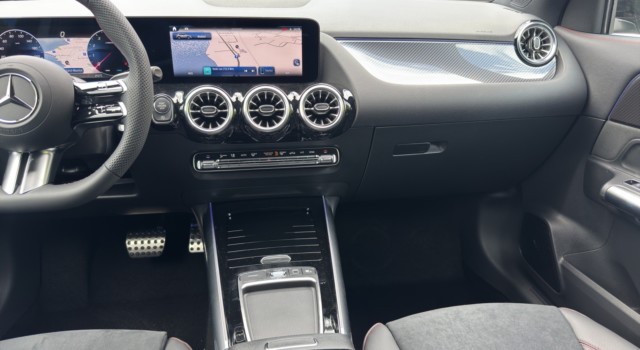 MERCEDES-BENZ GLA 200 Night Star 7G-DCT