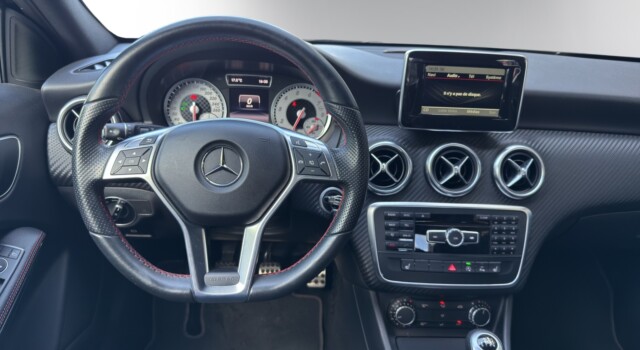 MERCEDES-BENZ A 180 AMG Line