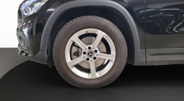 MERCEDES-BENZ GLA 200 Progressive 7G-DCT