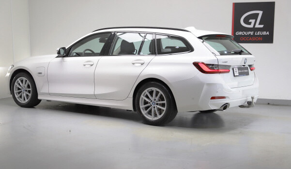 BMW 330 e x DriveTouring Steptronic