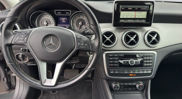 MERCEDES-BENZ GLA 250 Urban 4Matic 7G-DCT