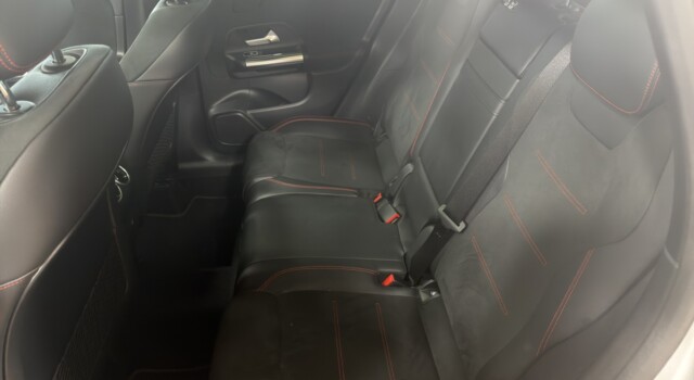 MERCEDES-BENZ GLA 200 AMG Line 7G-DCT