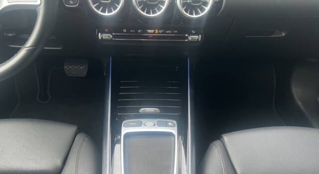 MERCEDES-BENZ GLA 200 7G-DCT