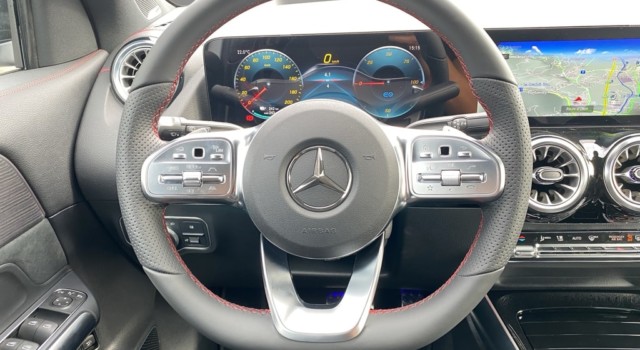 MERCEDES-BENZ EQA 350 4Matic Swiss Star