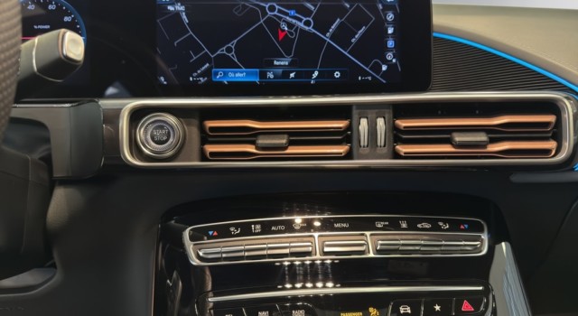 MERCEDES-BENZ EQC 400 AMG Line 4Matic