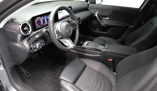 MERCEDES-BENZ A 180