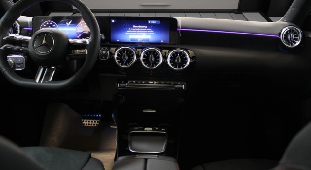 MERCEDES-BENZ A 180 Night Star 7G-DCT