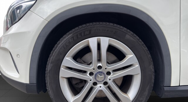 MERCEDES-BENZ GLA 250 Urban 4Matic