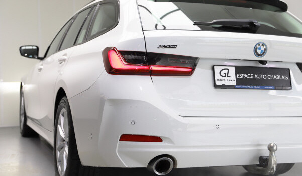 BMW 330 e x DriveTouring Steptronic