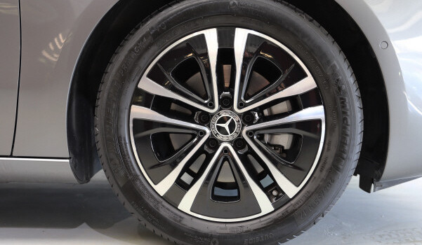 MERCEDES-BENZ A 180 7G-DCT