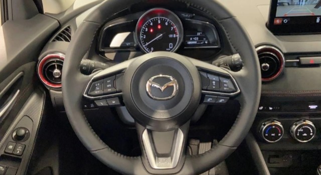 MAZDA 2 SKYACTIV-G 90 Homura Aka Automat