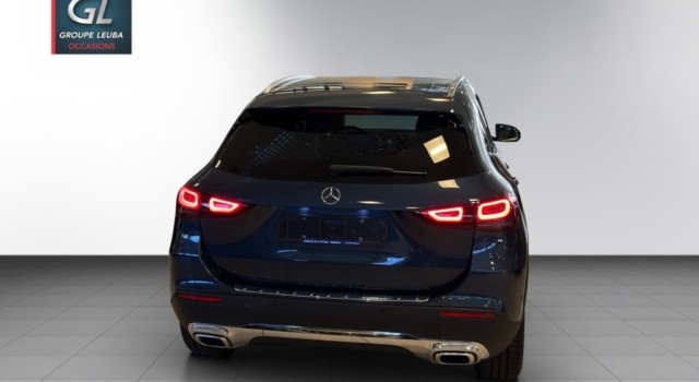 MERCEDES-BENZ GLA 180 Progressive 7G-D