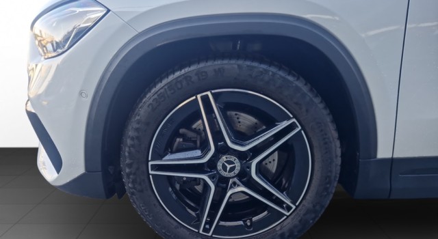 MERCEDES-BENZ GLA 250 AMG Line 4Matic