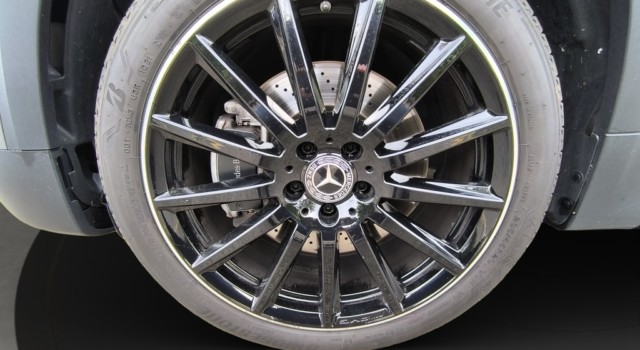 MERCEDES-BENZ GLB 250 AMG Line 4 MATIC