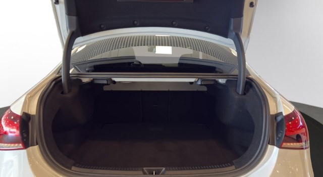 MERCEDES-BENZ A 180 AMG Line